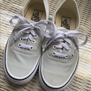 VANS - Women’s Sz 5.5 - Light Gray and White *EUC*